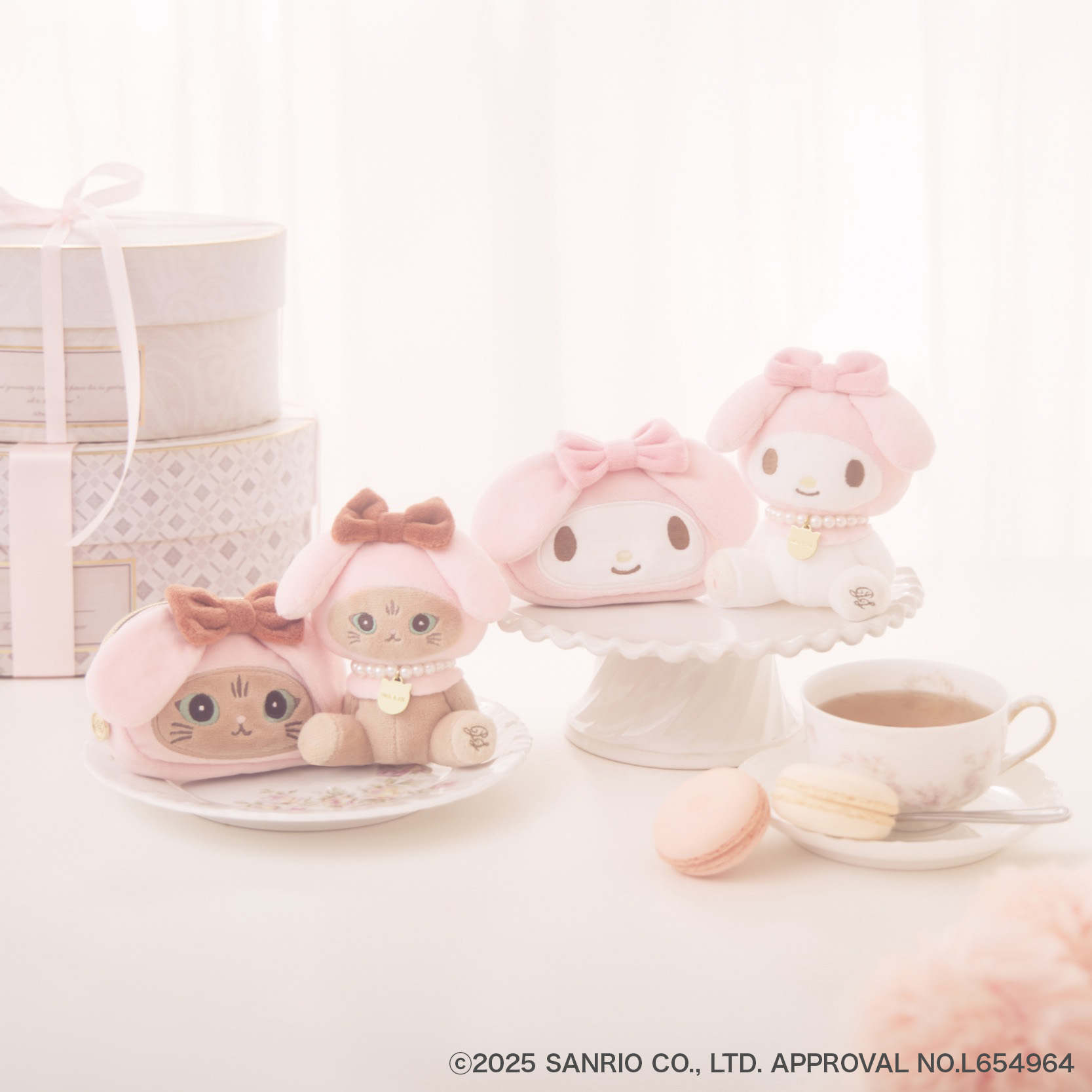 ITEM 02 - Pouch & Mascot