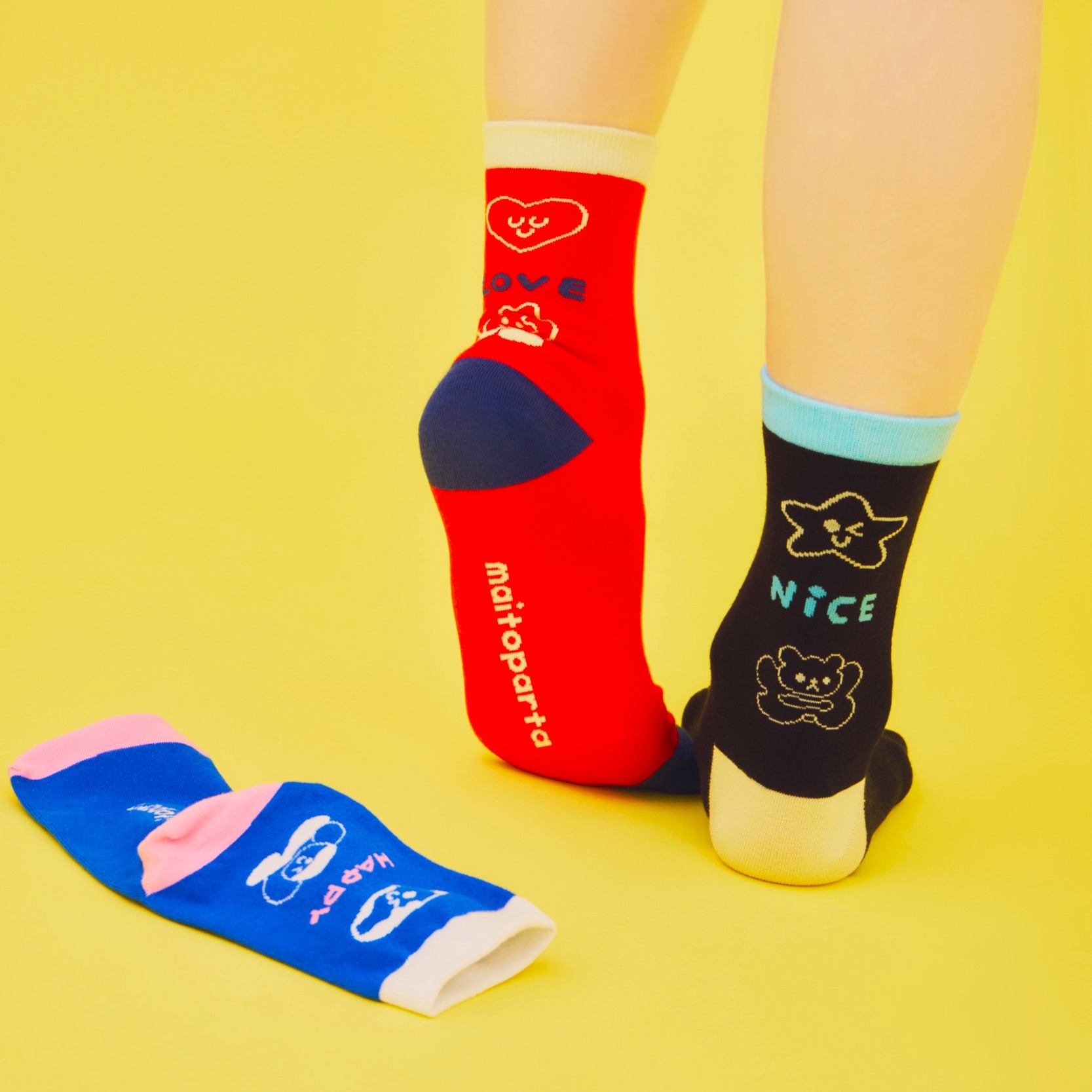 ITEM 04 - Socks